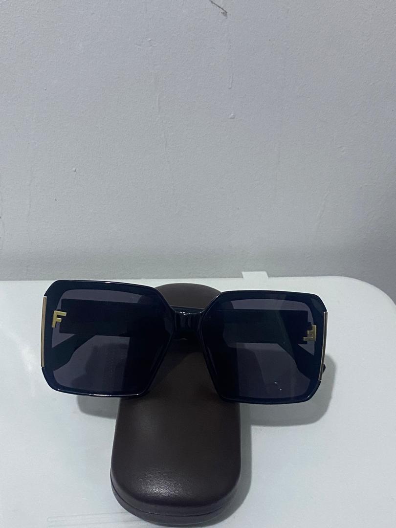 Lunette Solaire Moderne - Vue de face